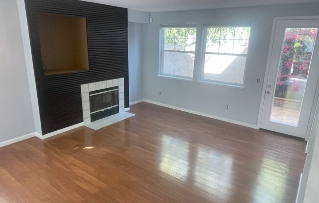 $3,590-GORGEOUS REMODELED 3 BEDROOM GLENMOOR HOME
