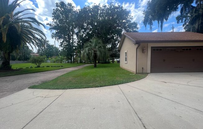 Amazing 4 bedroom home with St Johns River Views Available Now!