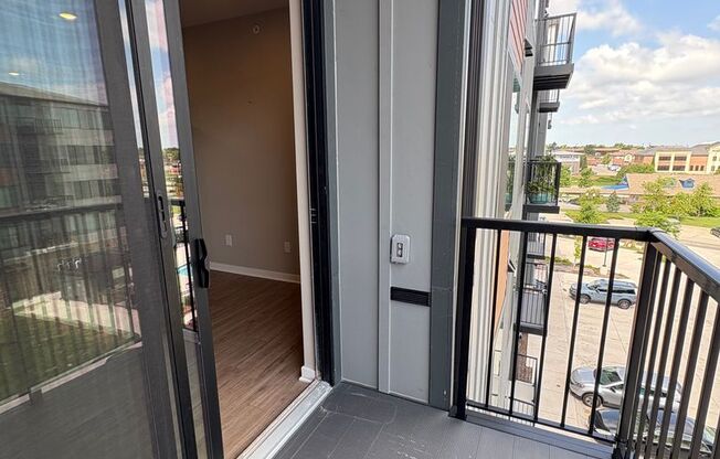 1 bed, 1 bath, 667 sqft, $1,299, Unit 427