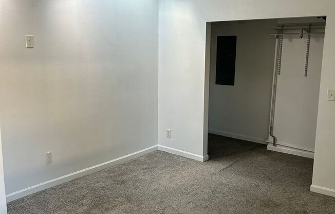 Updated 1 bed 1 bath unit located in a desirable Seattle neighborhood!