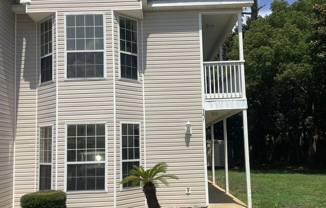 Spacious 3BR/3BA Townhome in PRIME location!!