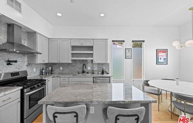 3170 GLENMANOR PL