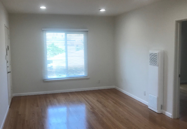209 W MAPLE ST