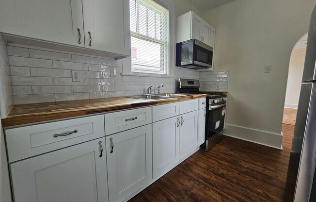515 E 49th st upper unit