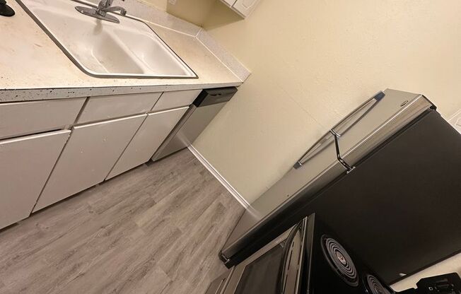 2 beds, 2 baths, 923 sqft, $1,099, Unit 205