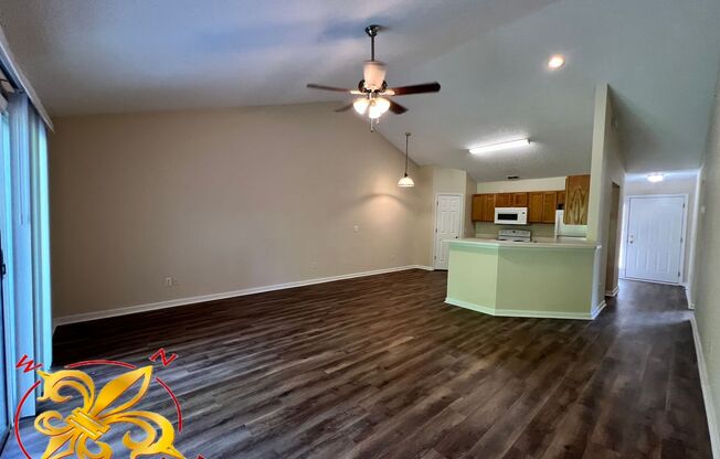 $1595 3/2 - K- Section Great Location Off 100 and Close to Everything!