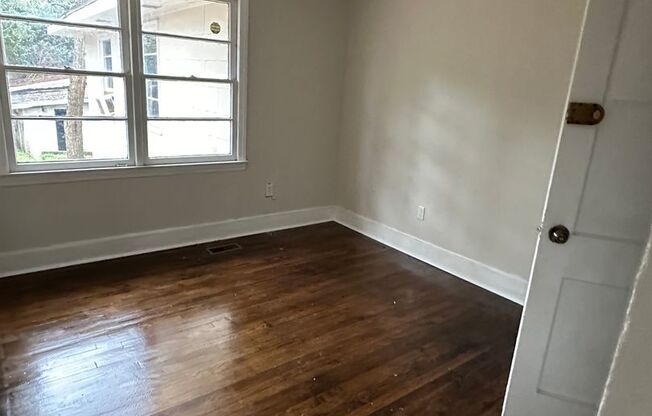 4 bedroom 1 bath home with tons of space!