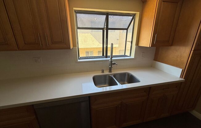 3 beds, 2.5 baths, 1,461 sqft, $3,300, Unit C
