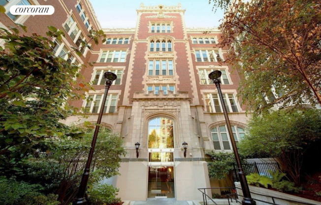 220 W 148 ST