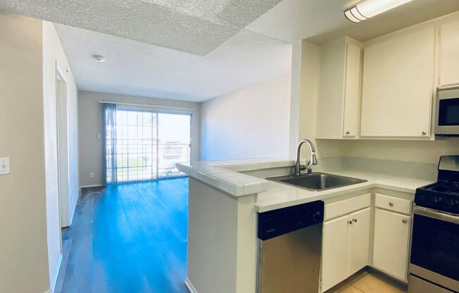 1 bed, 1 bath, $1,875, Unit 064#216