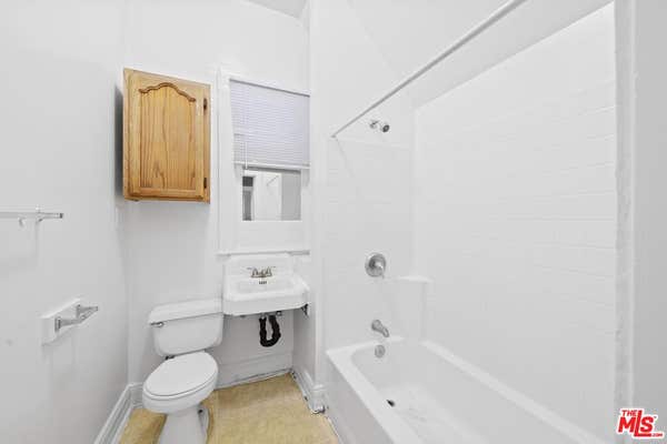 1223 W 23 ST