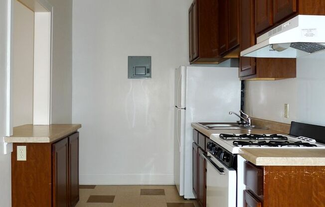 2 beds, 1 bath, 816 sqft, $1,300, Unit 24 - 316