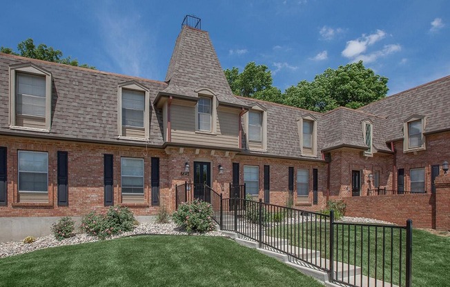 The exterior of an apartment building at Louisburg Square Apartments & Townhomes in Overland Park, KS.