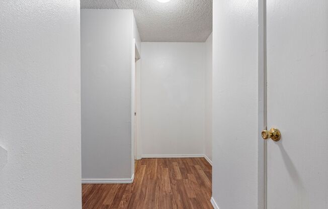 2 beds, 1 bath, 864 sqft, $1,349, Unit #10