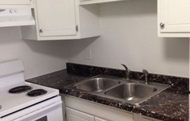 2 beds, 1 bath, 785 sqft, $1,200, Unit D201