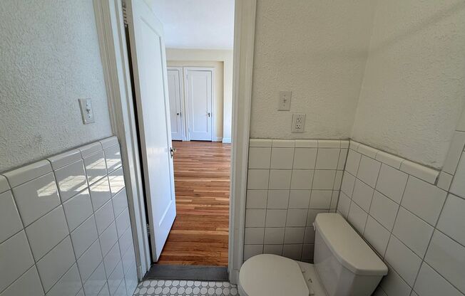 Studio, 1 bath, 294 sqft, $1,365, Unit New King Edward  3A3