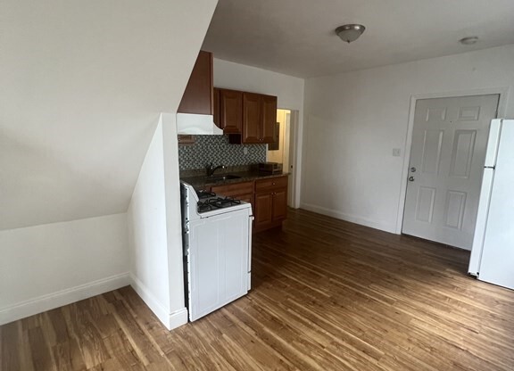 136 WALNUT AVE