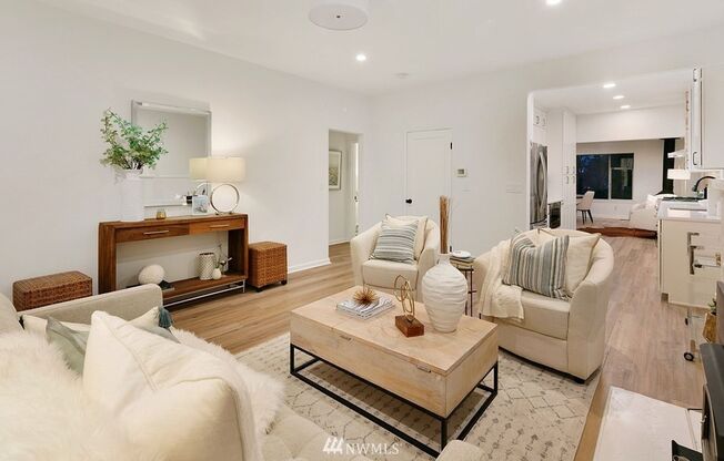 Charming 4BR 2BA Craftsman in Laurelhurst with Beach Club Access