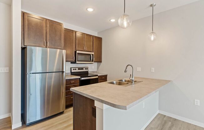 Studio, 1 bath, 639 sqft, $975, Unit 305