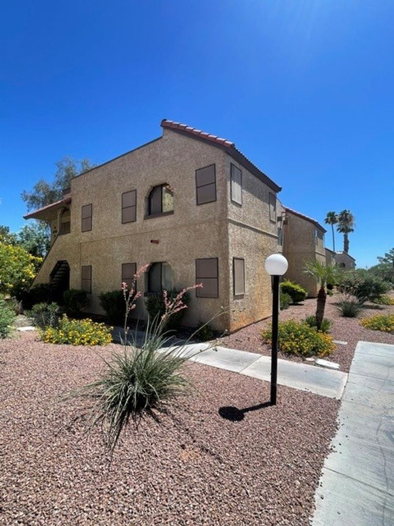4720 Obannon Dr #B ! Newly Upgraded 2 Bed / 2 Bath !