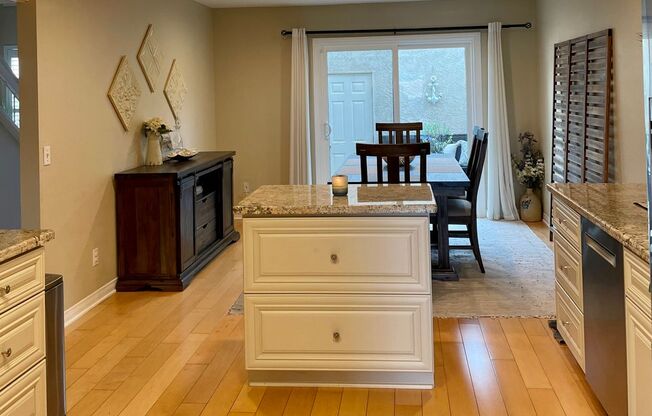 Spacious 3 Bedroom 2.5 Bath Townhouse in Carlsbad Available