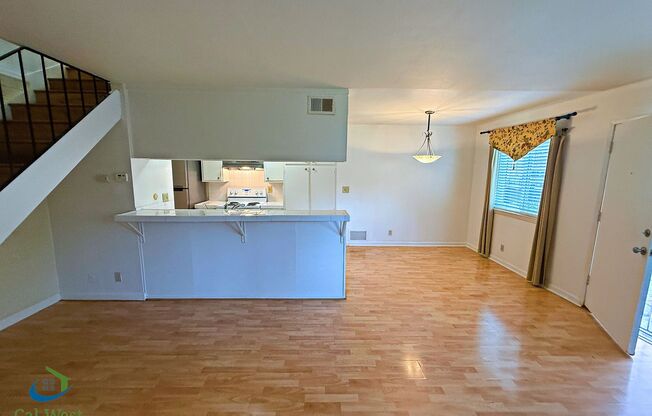 $2595 - 2 Bed/1 Bath Townhome in North San Jose-Near Lightrail