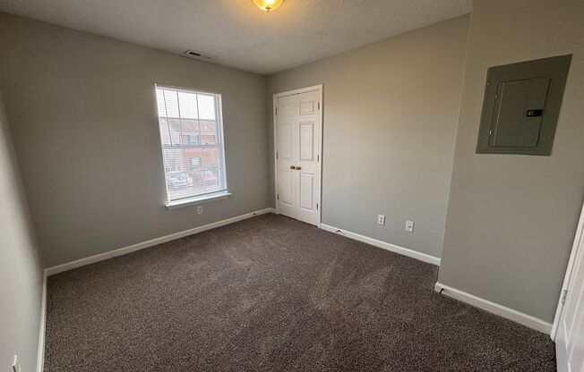 2 beds, 1 bath, 730 sqft, $775, Unit D32