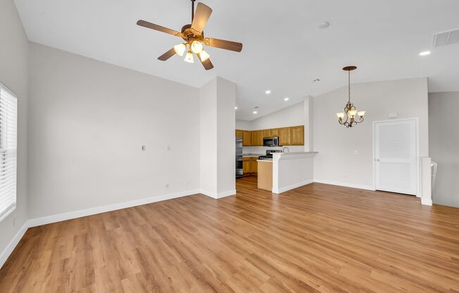 Beautiful 2BR/2BA Townhome in South Henderson