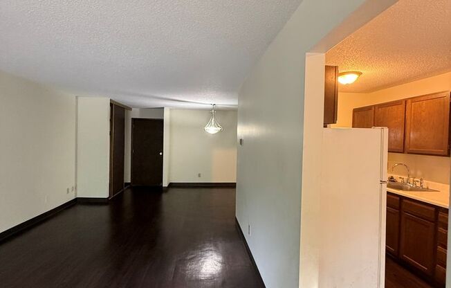 2 beds, 1.5 baths, 905 sqft, $1,460, Unit 35-202