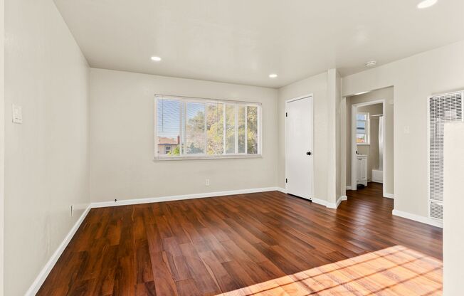 Remodeled 2BR Oakland Apartment w/ Parking & Utilities Included