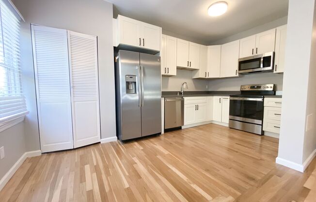 3 beds, 1 bath, 715 sqft, $4,395, Unit 1850 02