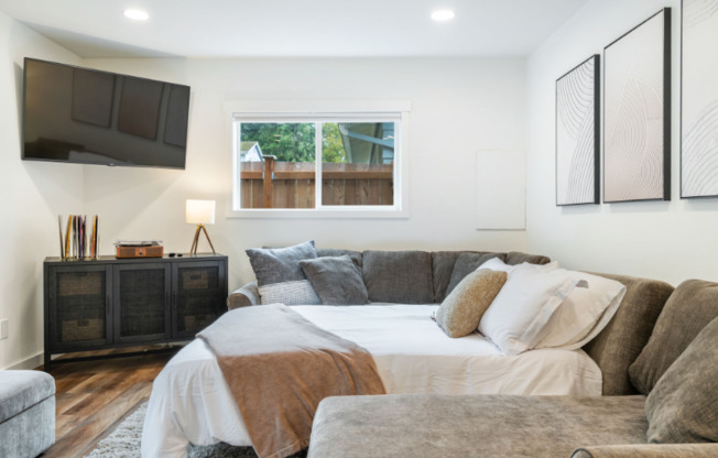 14032 90 AVE NE