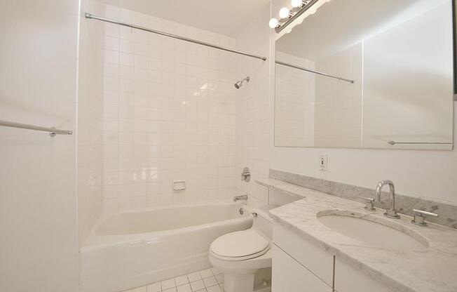 1 bed, 1 bath, 537 sqft, $4,000, Unit 21-F