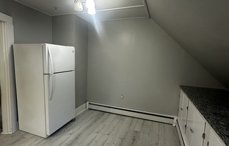 2 beds, 1 bath, 1,100 sqft, $2,200, Unit 3