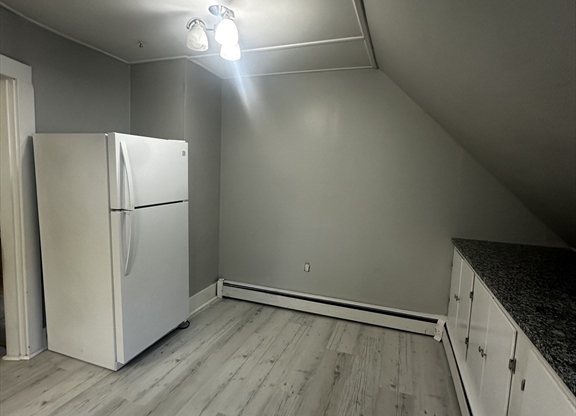 2 beds, 1 bath, 1,100 sqft, $2,200, Unit 3