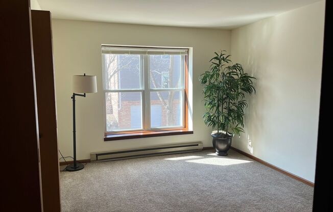 2 beds, 2 baths, 950 sqft, $1,775, Unit 7641CA