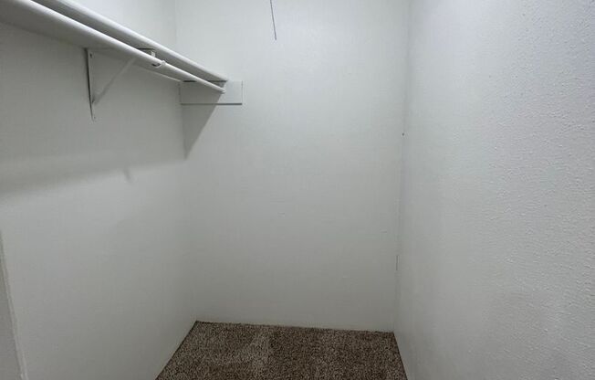 2 beds, 1 bath, 832 sqft, $1,150, Unit 506