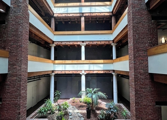 1 bed, 1 bath, 870 sqft, $4,000, Unit 403