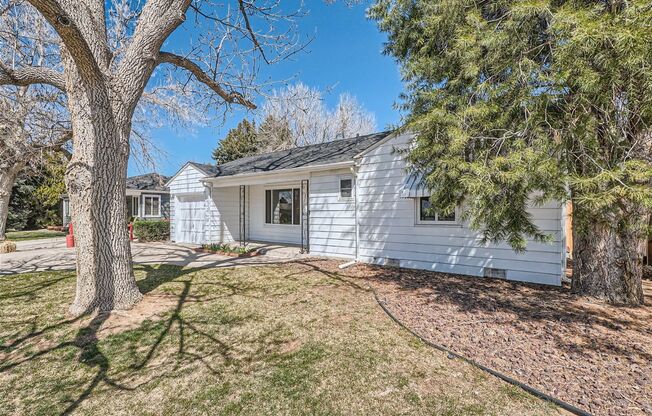 Beautiful 3-Bedroom Home in Denver – Available in August