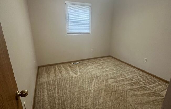 2 beds, 1 bath, $650