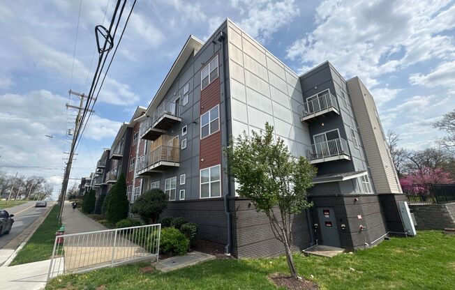 Modern Ground-Floor Condo in Gated Community – Prime Location!