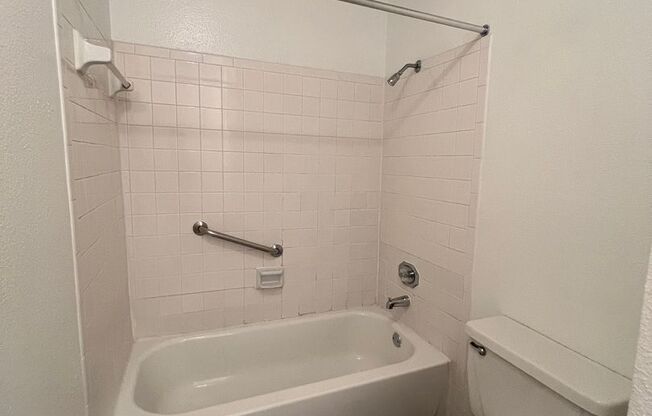 1 bed, 1 bath, 660 sqft, $1,000, Unit 1204