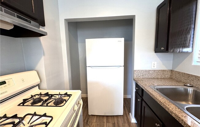 1314 W 106 ST