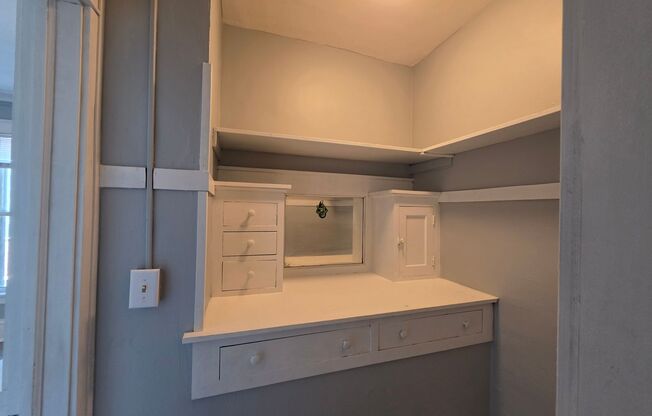 Studio, 1 bath, 300 sqft, $899, Unit Unit 312