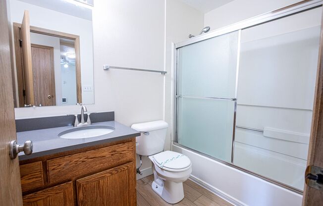 2 beds, 2 baths, 847 sqft, $1,550, Unit 44