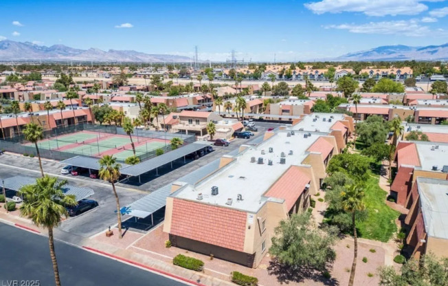 4921 RIV GLN