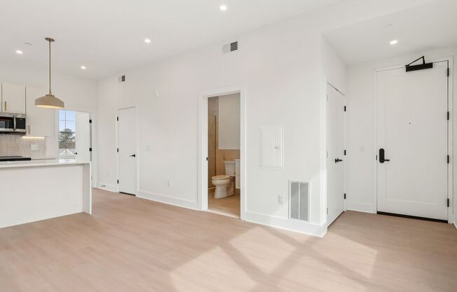 1 bed, 1 bath, 680 sqft, $1,833, Unit 201