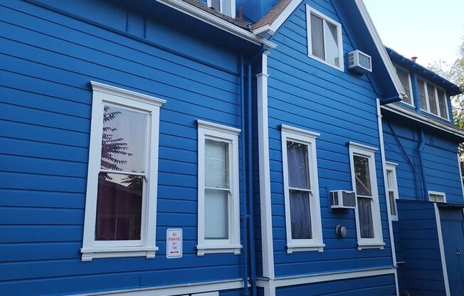 2 beds, 2 baths, 900 sqft, $1,400, Unit 4