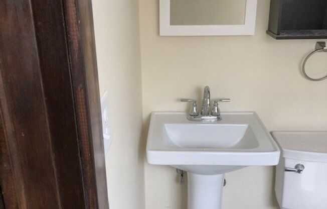 Studio, 1 bath, 325 sqft, $1,150, Unit 9