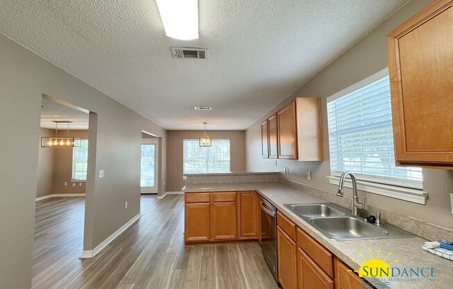 Charming 3-Bedroom Home in Central Destin – Prime Location!